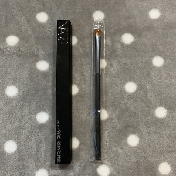 NARS Small Eyeshadow Brush #50 - Picture 2 of 5